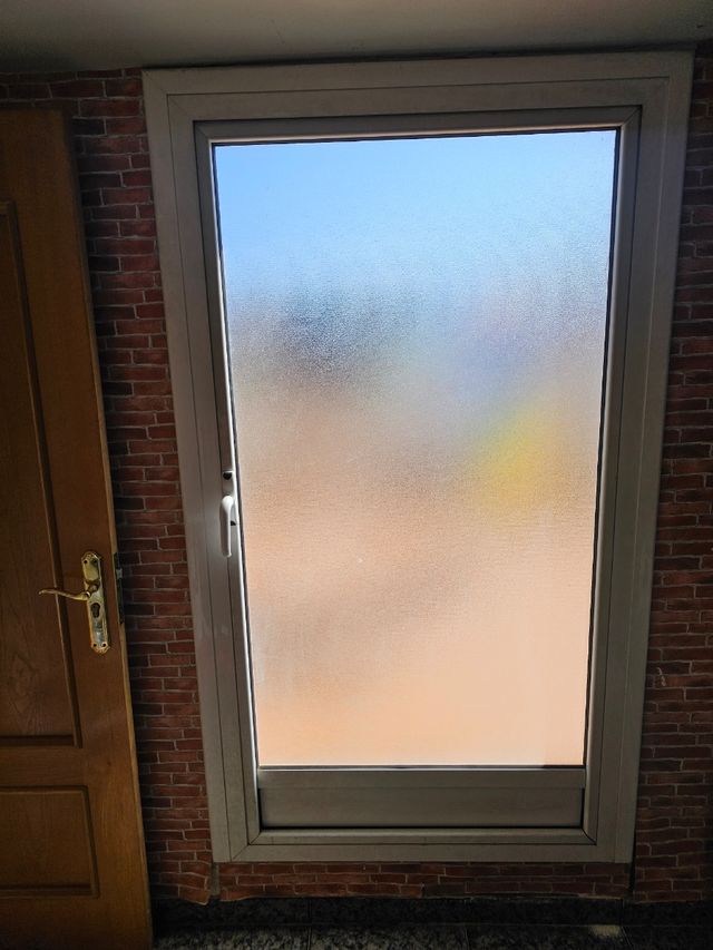 Puerta de aluminio con vidrio
