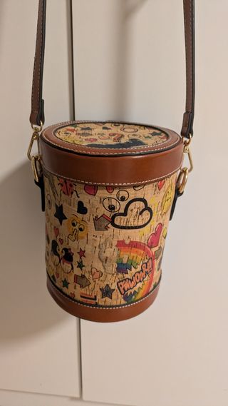 Bolso redondo de corcho con estampado