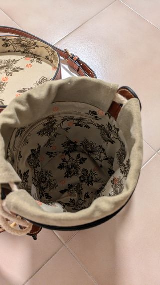 Bolso redondo de corcho con estampado
