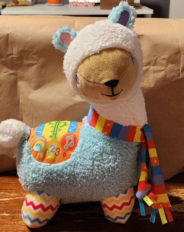 Llama musical de peluche