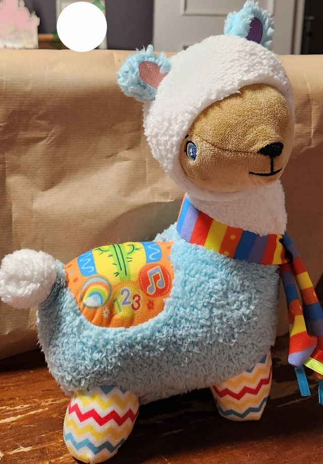 Llama musical de peluche