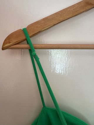 Vestido verde Zara fruncido lateral