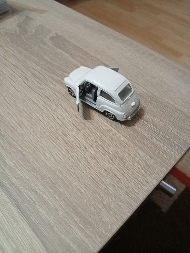 Seat 600 escala 1:43