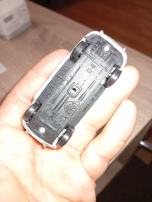 Seat 600 escala 1:43