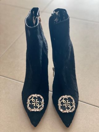 Botines Guess Negros con Logo