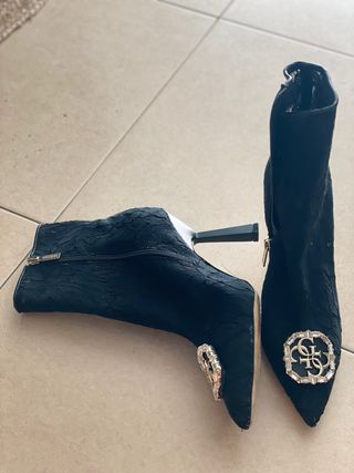 Botines Guess Negros con Logo