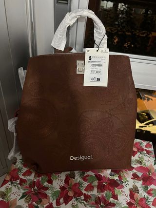 Mochila Desigual marrón bordada