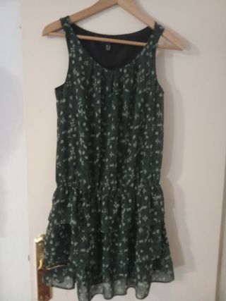 Vestido verde con estampado floral