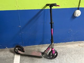 Patinete infantil rosa y gris