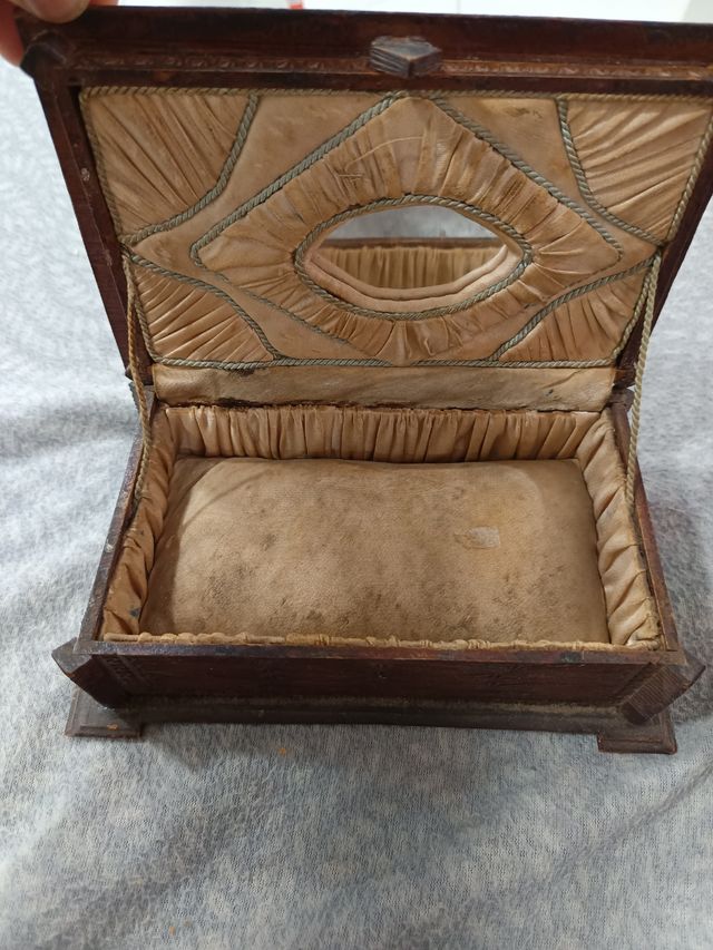 Portagioie in legno intagliato Civil War