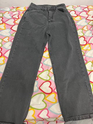 Pantalón vaquero gris totalmente nuevo