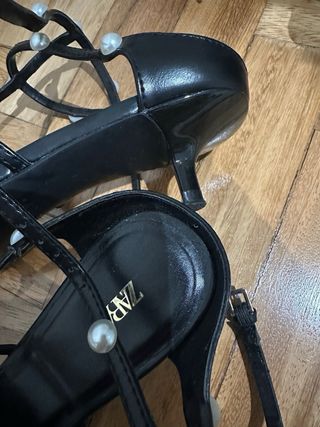 Zapatos negros Zara con perlas