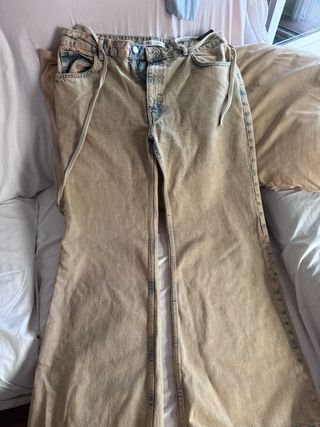 Pantalón vaquero ancho Zara beige