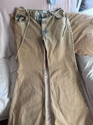 Pantalón vaquero ancho Zara beige