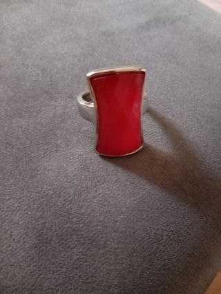 Anillo con Piedra Roja