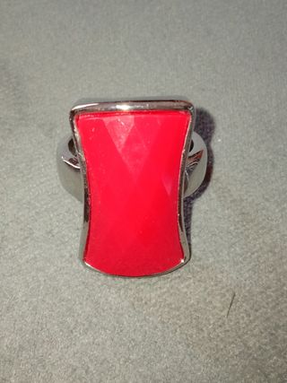 Anillo con Piedra Roja