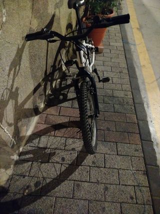 Bicicleta Rockrider Blanca y Azul