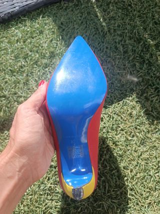 Zapatos de tacón rojos