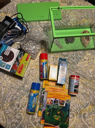 Pecera verde con motor y accesorios