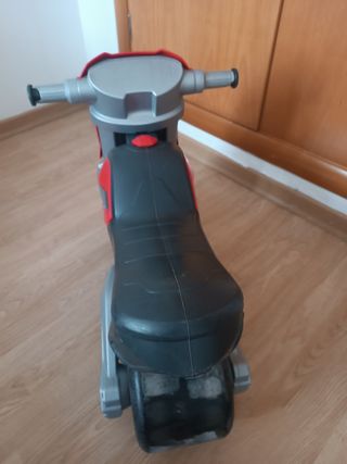 Moto correpasillos Molto roja