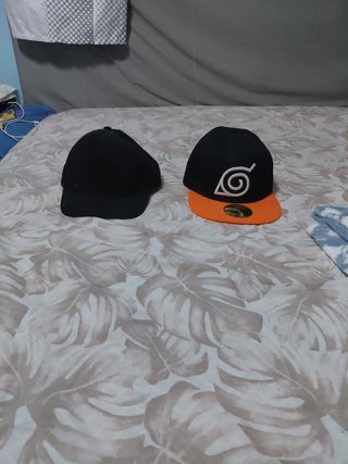 Gorra negra y naranja