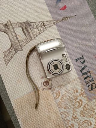 Cámara Digital Nikon Plateada