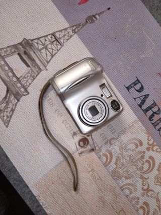 Cámara Digital Nikon Plateada