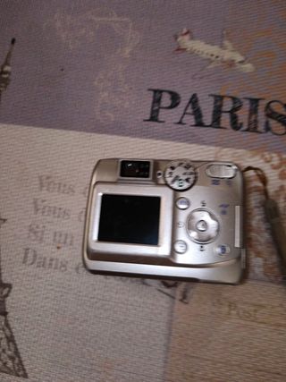 Cámara Digital Nikon Plateada