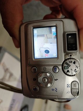 Cámara Digital Nikon Plateada