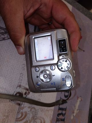 Cámara Digital Nikon Plateada