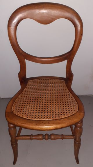 Silla inglesa antigua de rejilla en madera maciza