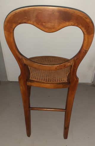 Silla inglesa antigua de rejilla en madera maciza