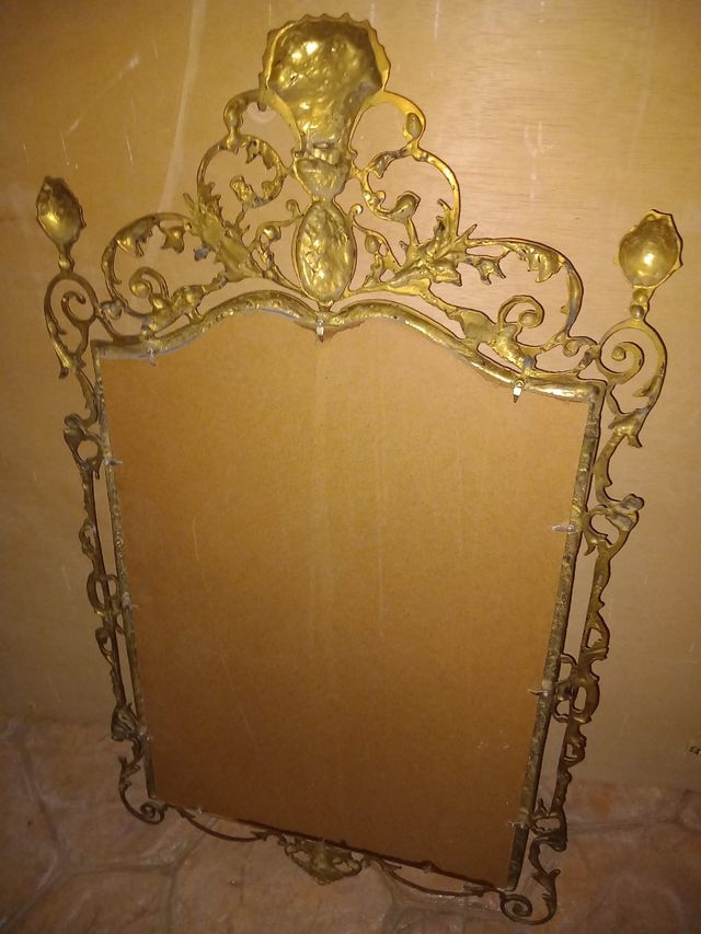 Espejo antiguo  bronce dorado con marco de metal