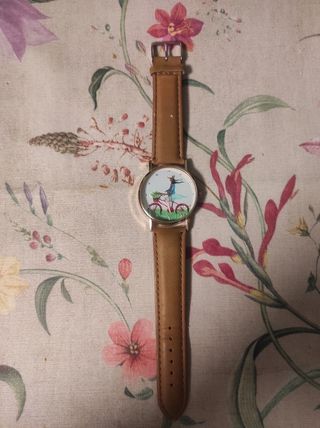 Reloj fantasía con correa marrón