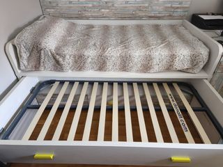 Cama nido blanca con vetas
