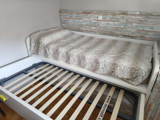 Cama nido blanca con vetas