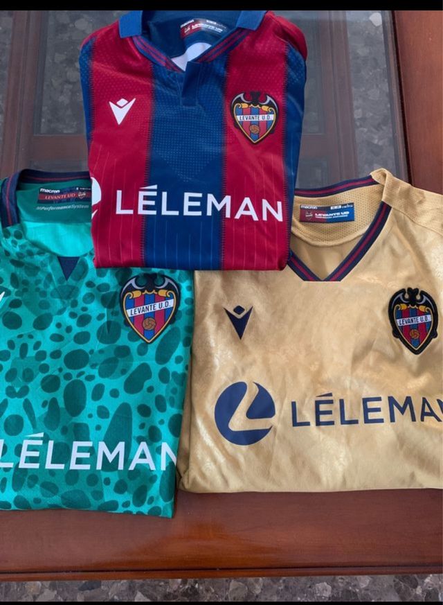 Camisetas de fútbol Levante UD
verde vendida! 
XS 