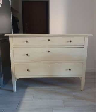 cassettiera beige con 3 cassetti 