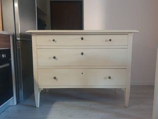 cassettiera beige con 3 cassetti 