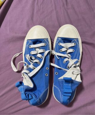 Zapatillas Converse azules y blancas