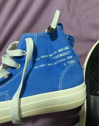 Zapatillas Converse azules y blancas