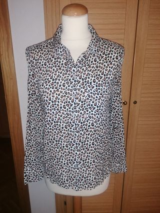 Blusa con estampado de leopardo
