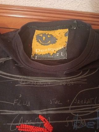 Camiseta Desigual Negra con Dibujos