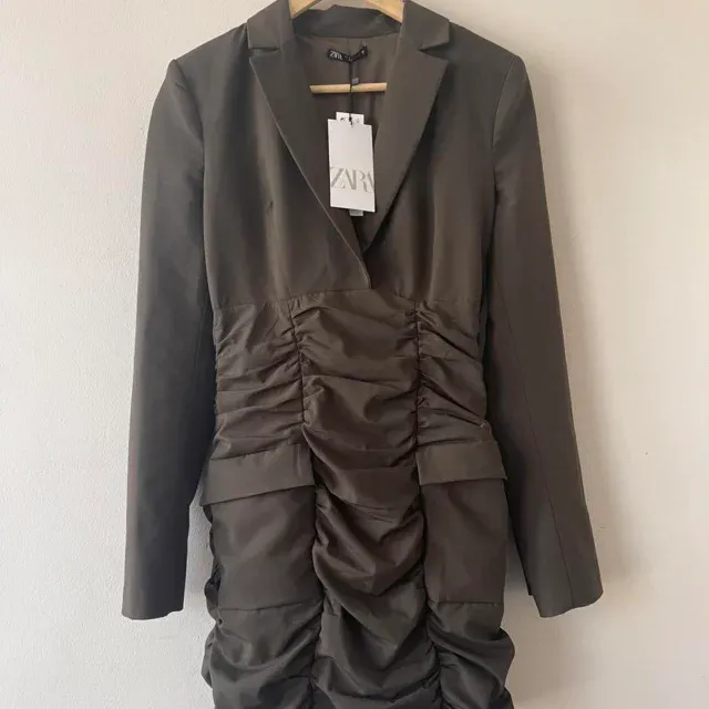 Vestido blazer drapeado verde militar khaki Zara