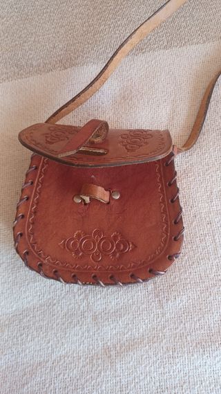 Bolso de cuero hecho a mano para niña