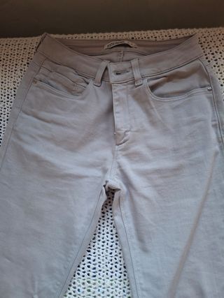 Pantalón Zara gris 