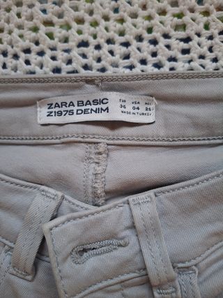 Pantalón Zara gris 