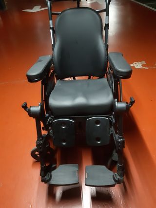 Silla de ruedas,con frenos,basculante.
