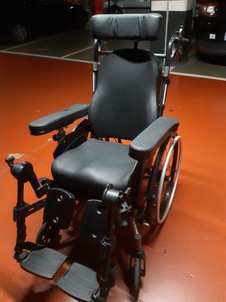 Silla de ruedas,con frenos,basculante.