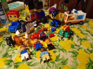 Grande lotto Lego con Treno,personaggi e mattoncin